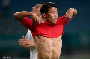 多多28官方网站- 狼队韩国前锋黄喜灿受伤，恐缺席亚洲杯征程  