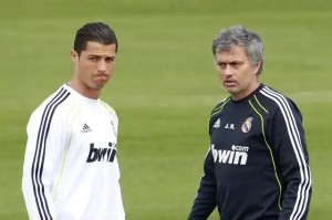 多多28相信品牌的力量- 曼联，更衣室，矛盾，升级，C罗，与，主帅，滕哈格，爆发，激烈，争吵  