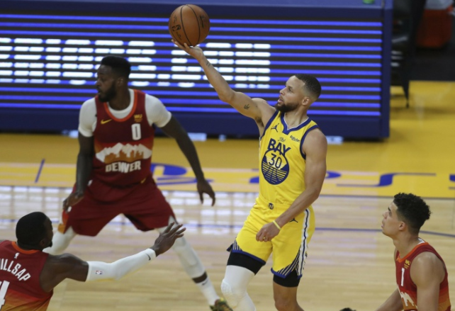  库里三分球14投9中，勇士大胜掘金  