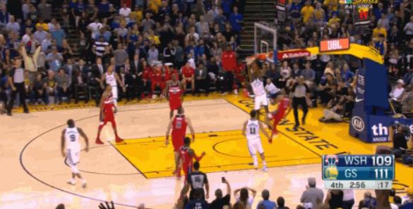  库里单节21分引爆全场勇士逆转鹈鹕取赛点