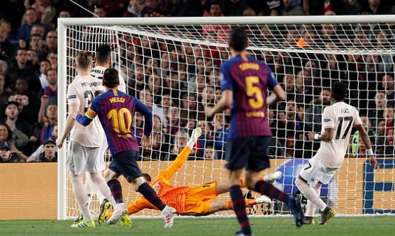  曼联后防漏洞百出，奥纳纳失误致西汉姆联爆冷取胜  